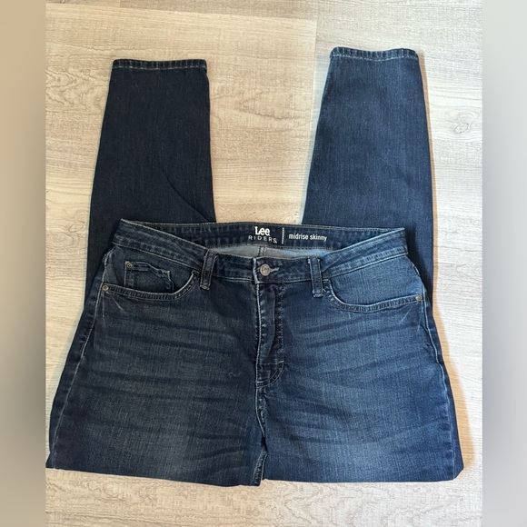Lee Riders Mid-rise Skinny Jeans. Size 14M. Color Blue. - Picture 2 of 6